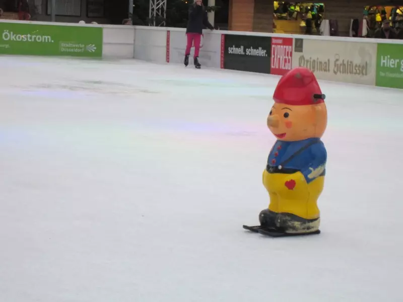 Eislauffläche mit Kinder-Lernhilfe (Symbolbild)